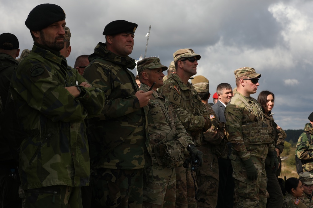 U.S. and Ukraine forces put on a show for distinguished visitors