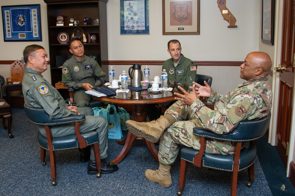Philippine Air Chief visits Air University