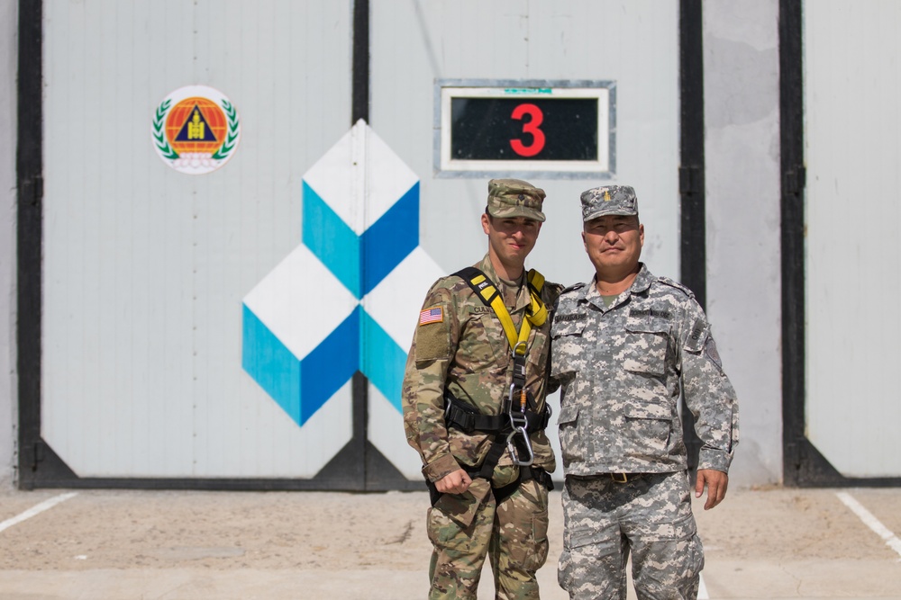 Oregon Guard CERFP Trains With Mongolian First Responders