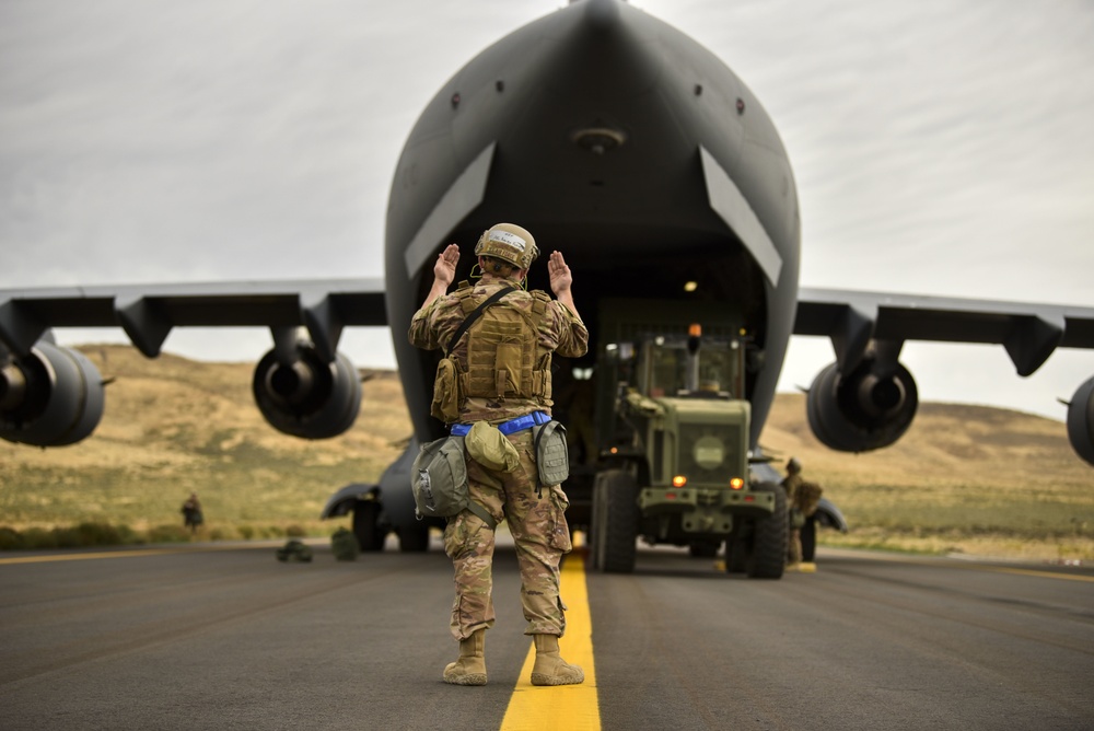 Airmen, U.S. Army Soldiers participate in Joint Forcible Entry