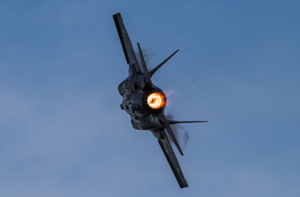 F-35 Demo Team flies over Oregon International Airshow