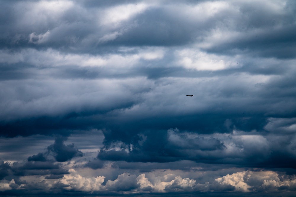 F-35 Demo Team flies over Oregon International Airshow