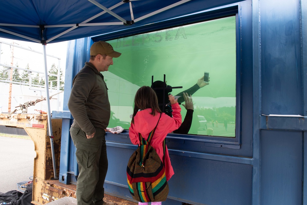 Naval Base Kitsap Sailors Participate in 2019 Keyport Fest