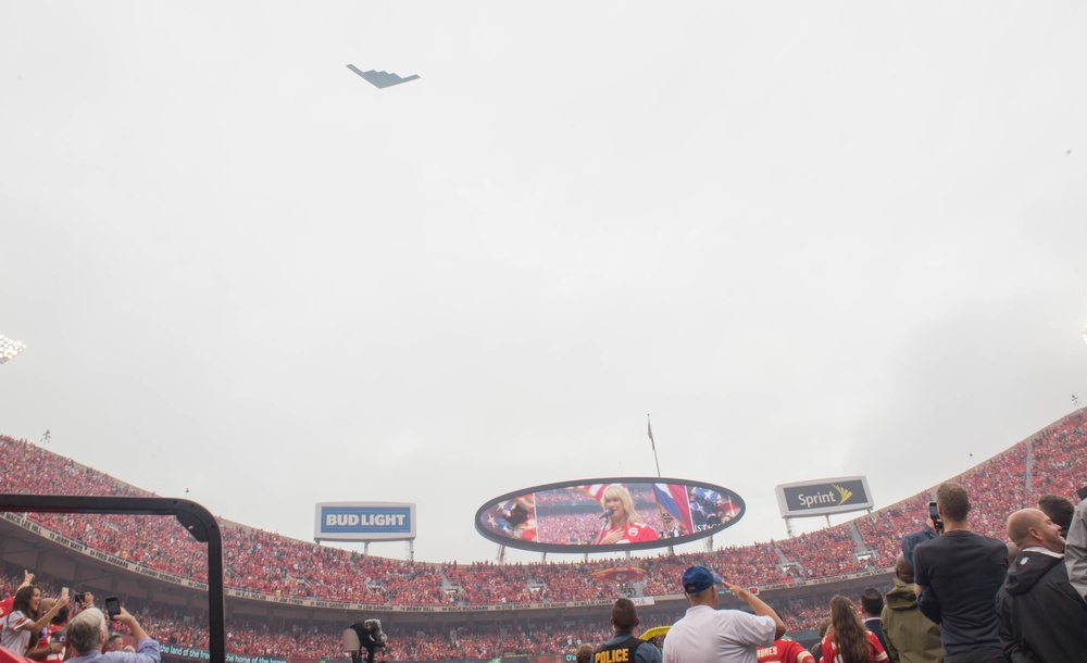 DVIDS - Images - B-2 Spirit performs at flyover during the Kansas City Chiefs 2019 home opener