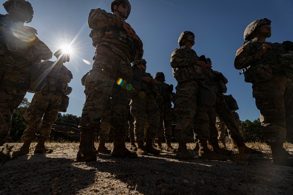 New Jersey Finance Soldiers train