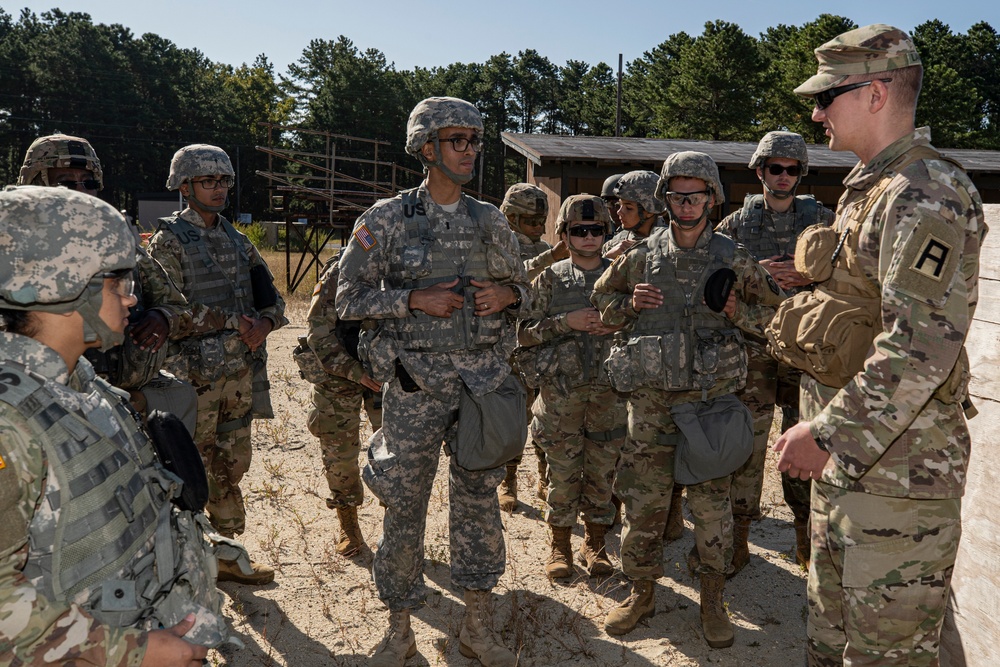 New Jersey Finance Soldiers train