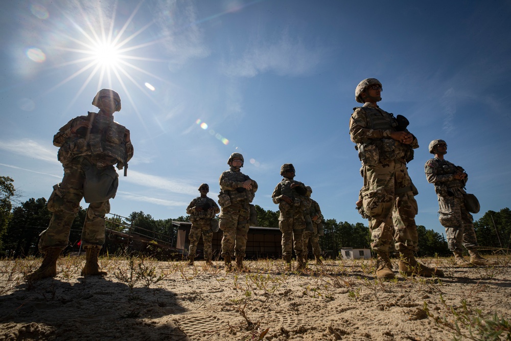 New Jersey Finance Soldiers train