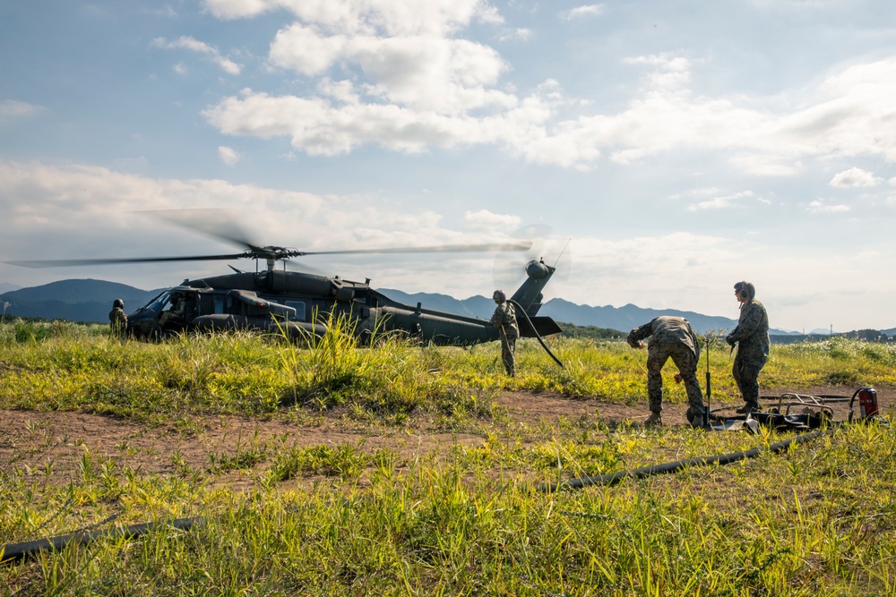U.S. Marines conduct refueling exercises