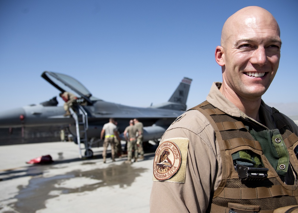 DVIDS - Images - F-16 Pilot Reaches Combat Milestone [Image 1 of 6]