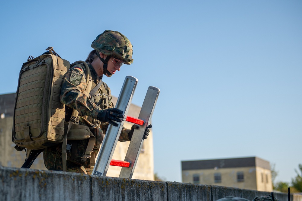 Bundeswehr Soldier Scales Obstacle During Cobra Strike 2019