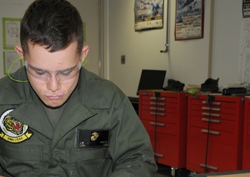 FRCE advanced composite repair course boosts Marine aviation readiness