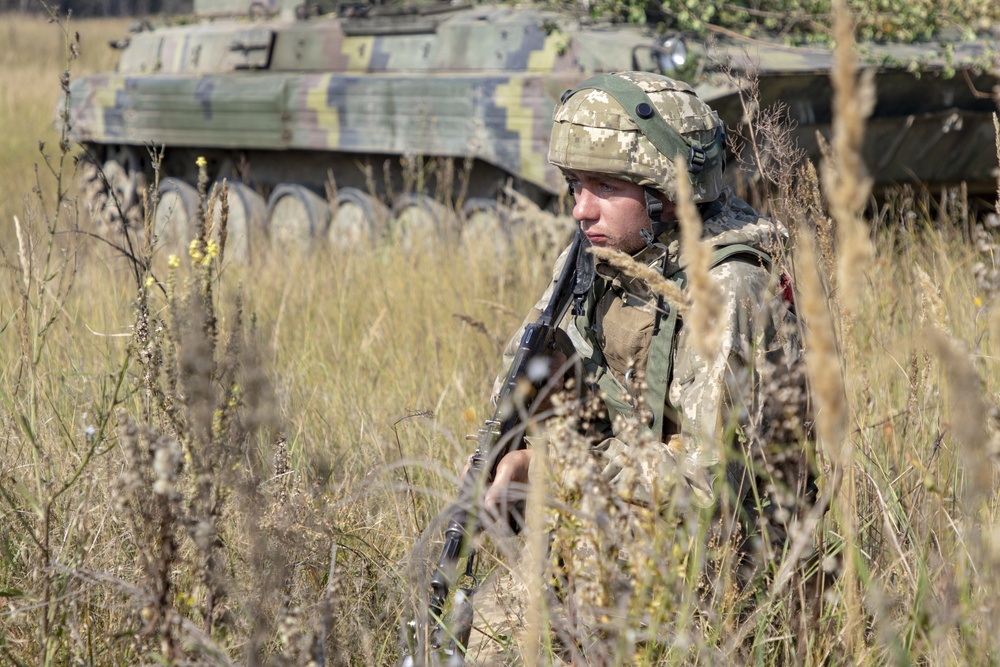 Soldiers with the Armed Forces of Ukraine display defensive proficiency during RT19