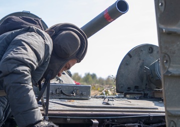 Soldiers with the Armed Forces of Ukraine display defensive proficiency during RT19