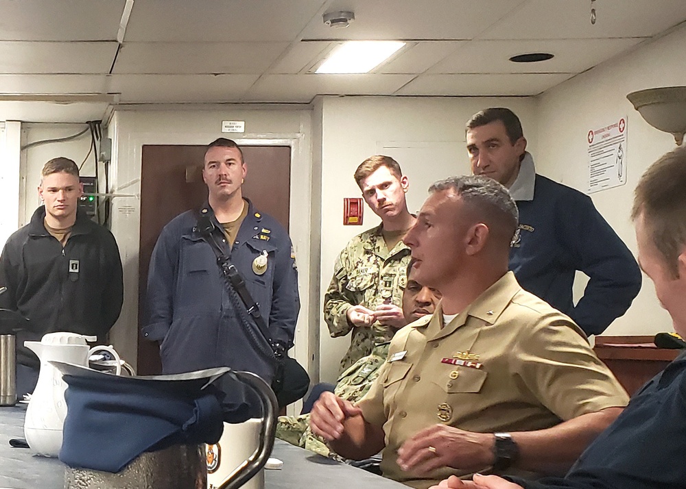 SMWDC Commander Highlights Importance of Warfare Tactics Instructors During AMW Division Visit