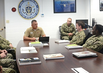 SMWDC Commander Highlights Importance of Warfare Tactics Instructors During AMW Division Visit