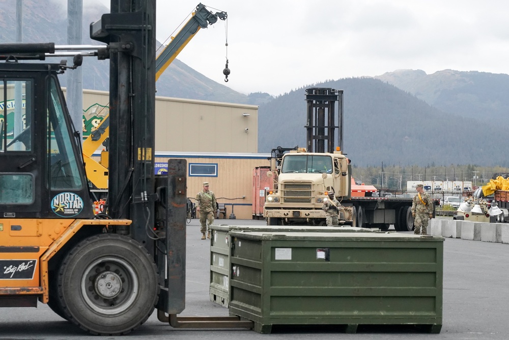 U.S. Army Alaska gives Marine Corps a lift during exercise