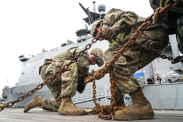 U.S. Army Alaska gives Marine Corps a lift during exercise