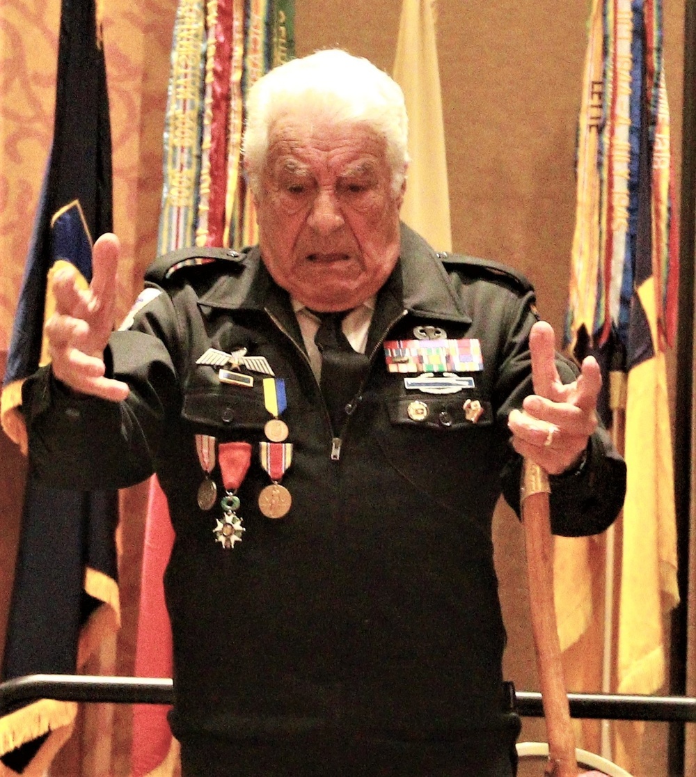 A World War II “Battered Bastard of Bastogne” Teaches Illinois Guard Soldiers About Leadership