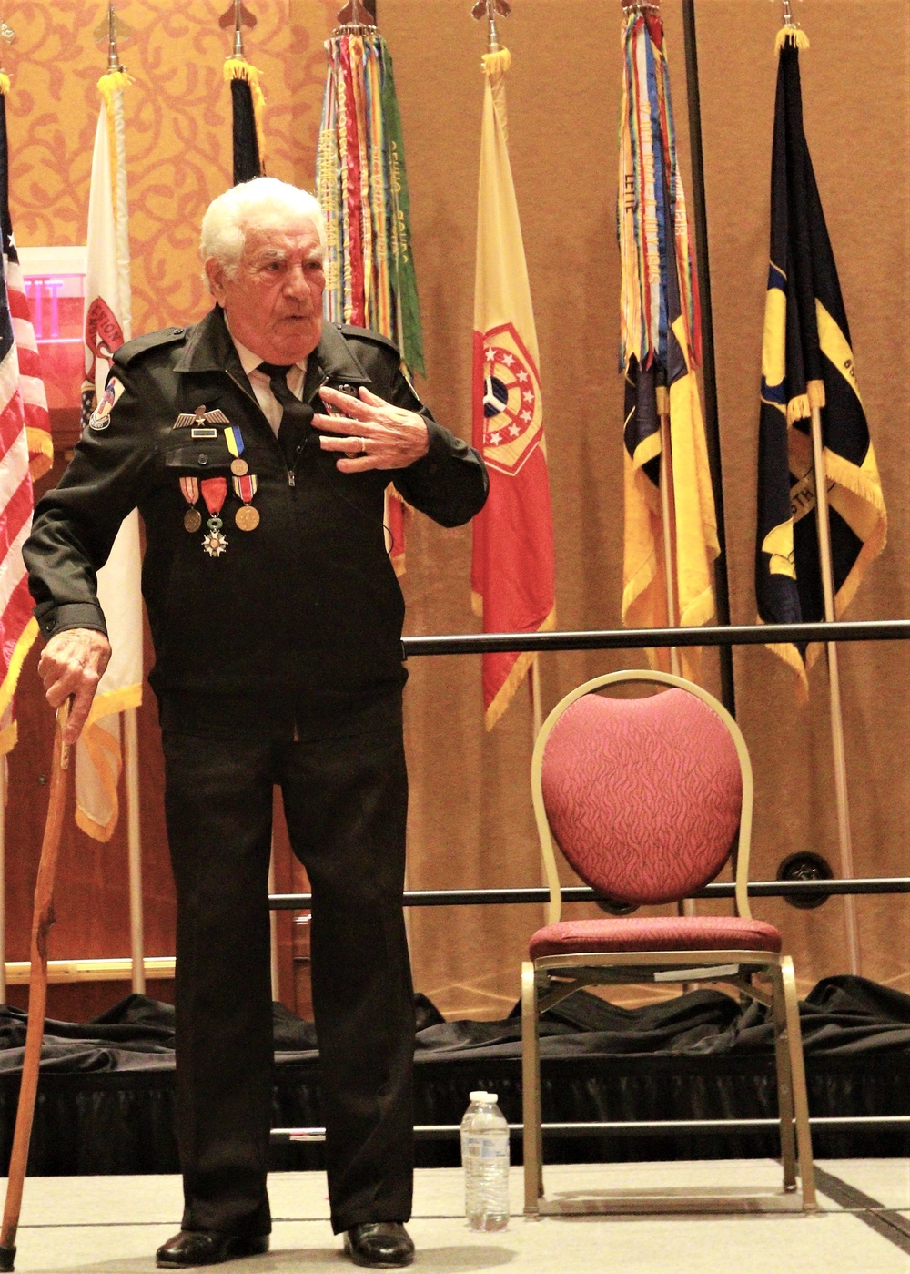 A World War II “Battered Bastard of Bastogne” Teaches Illinois Guard Soldiers About Leadership