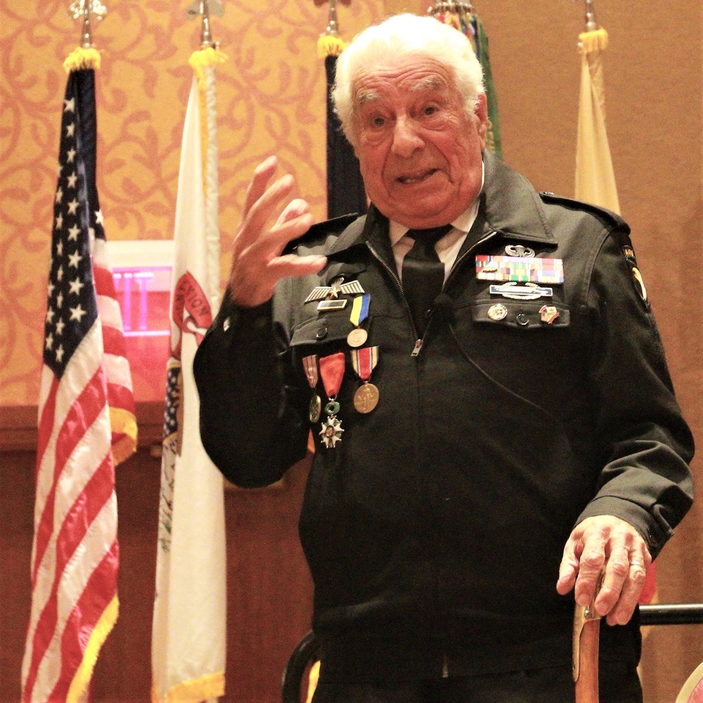 A World War II “Battered Bastard of Bastogne” Teaches Illinois Guard Soldiers About Leadership