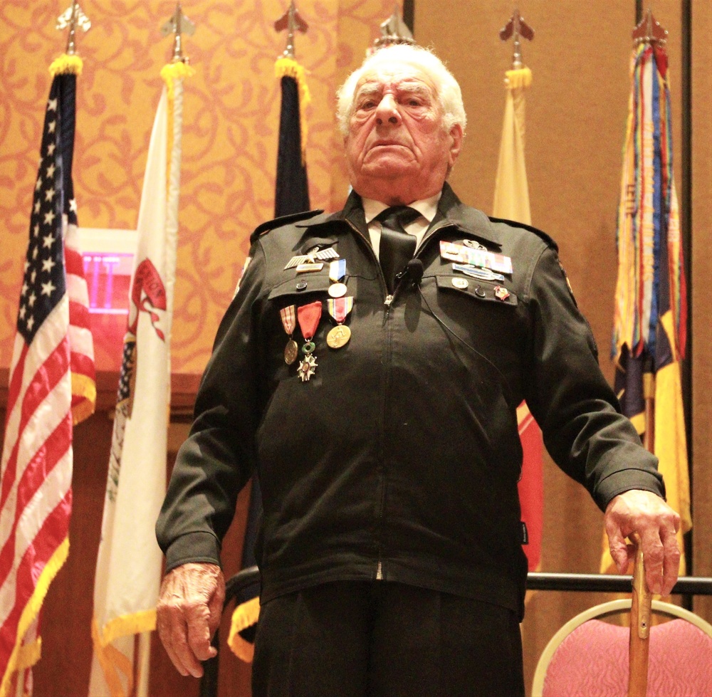 A World War II “Battered Bastard of Bastogne” Teaches Illinois Guard Soldiers About Leadership