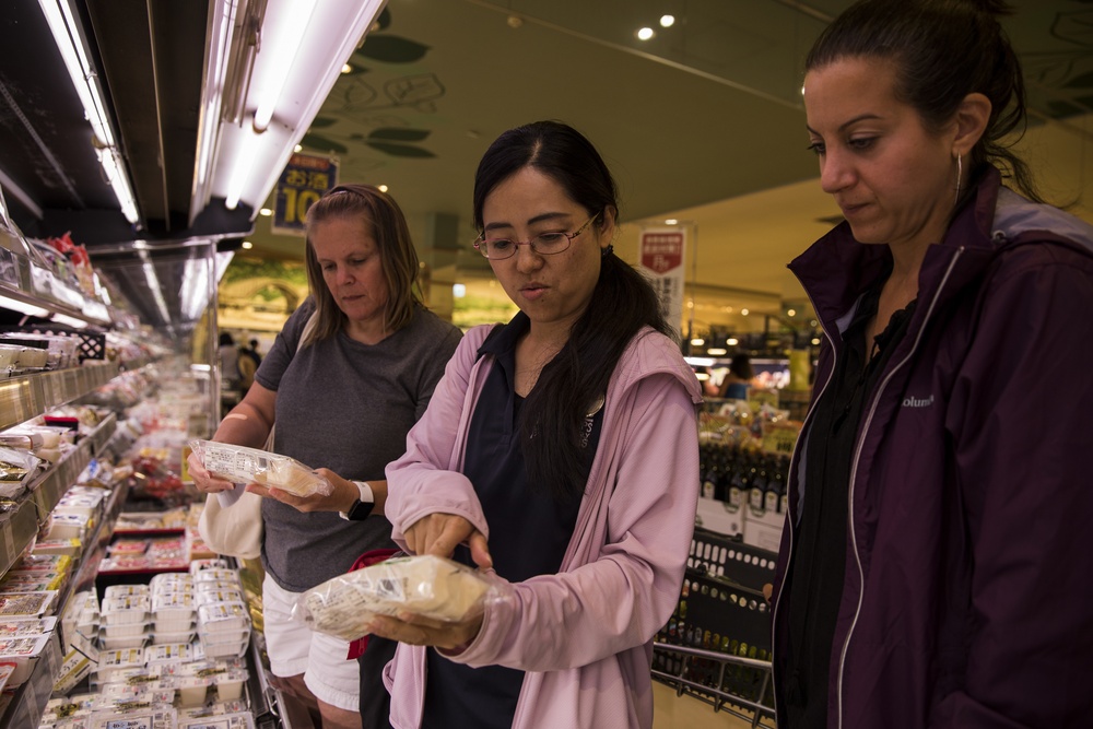 MCAS Iwakuni residents learn how to grocery shop