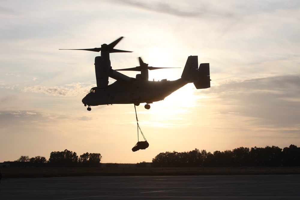 SPMAGTF-CR-AF executes day, night external lift training