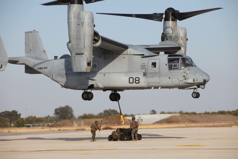 SPMAGTF-CR-AF executes day, night external lift training