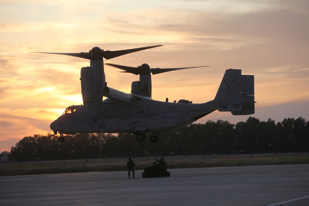 SPMAGTF-CR-AF executes day, night external lift training