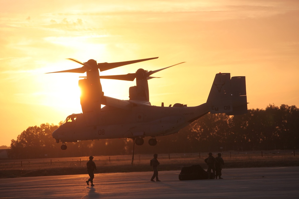 SPMAGTF-CR-AF executes day, night external lift training