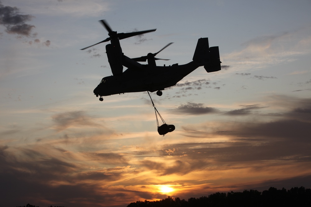 SPMAGTF-CR-AF executes day, night external lift training