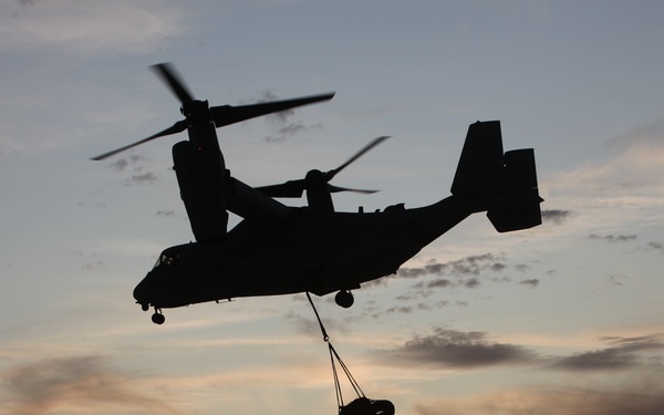 SPMAGTF-CR-AF executes day, night external lift training