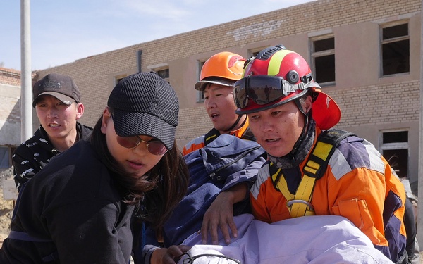 Mongolian agencies join forces for collapsed-structure training