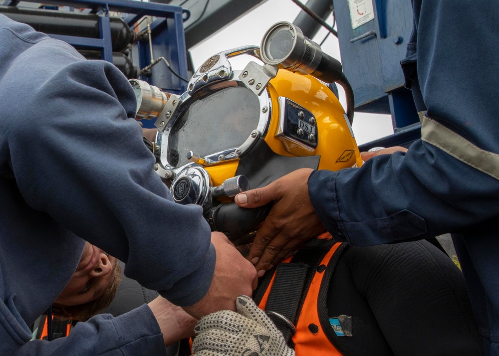 U.S. Navy Promotes Diving Capabilities in Peru