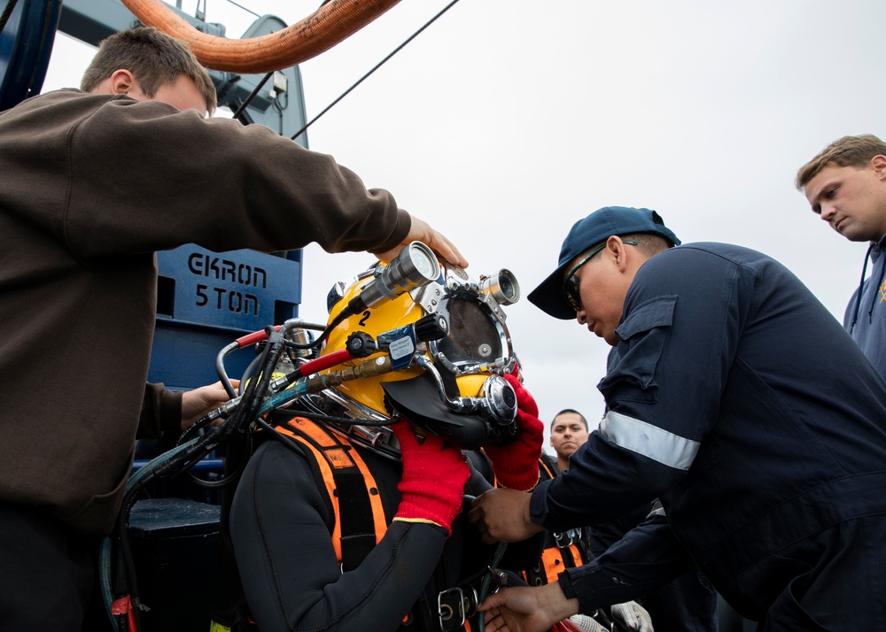 U.S. Navy Promotes Diving Capabilities in Peru