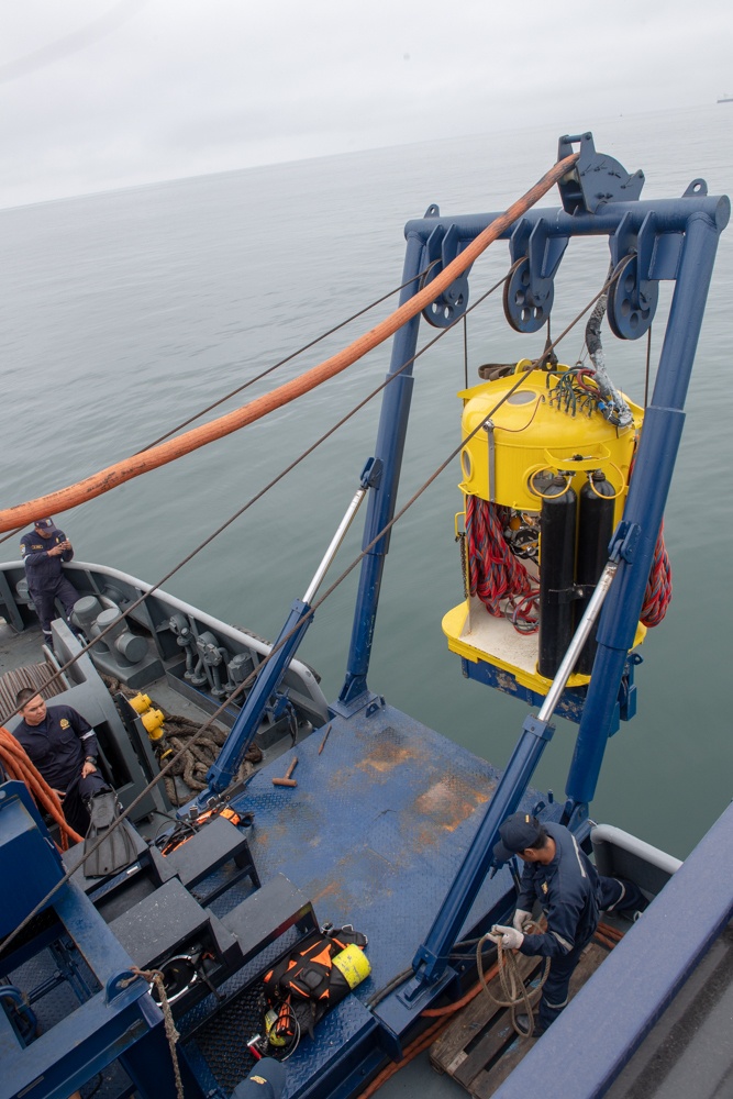 U.S. Navy Promotes Diving Capabilities in Peru