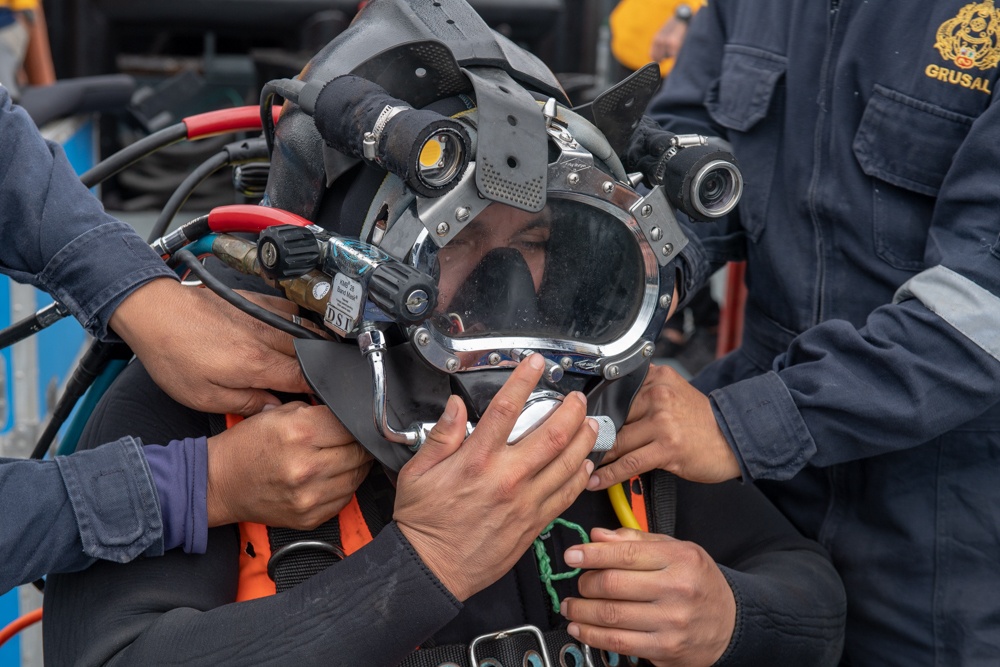 U.S. Navy Promotes Diving Capabilities in Peru