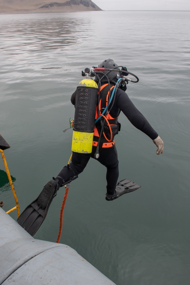 U.S. Navy Promotes Diving Capabilities in Peru