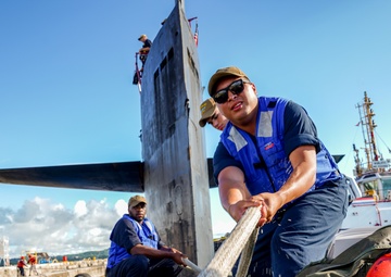 USS Oklahoma City Holds Family Day Cruise