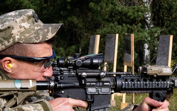 Multi-national weapon familiarization training RT19