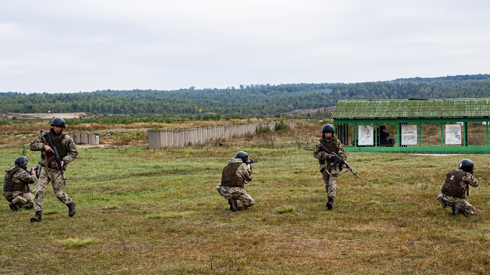 Multi-national weapon familiarization training RT19