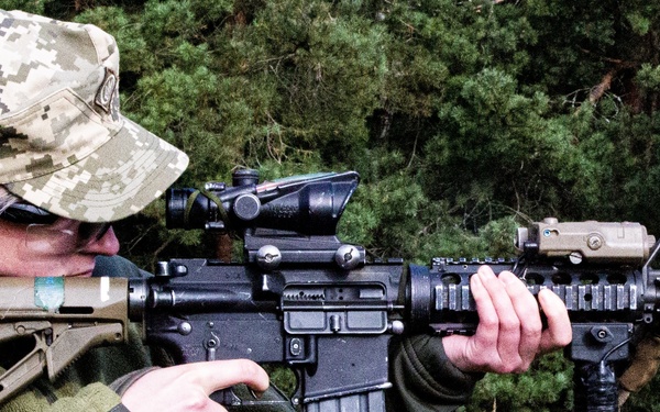 Multi-national weapon familiarization training RT19