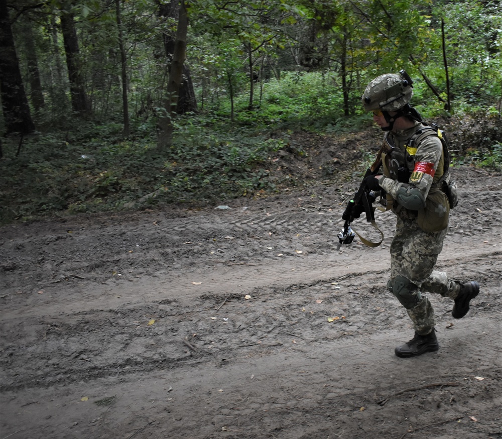 Ukraine soldiers conduct convoy, cordon and search operations RT19