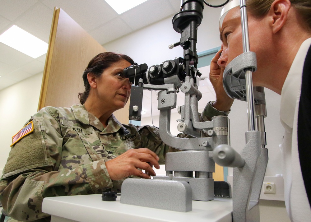 Former engineer officer named Army’s 2019 optometrist of the year