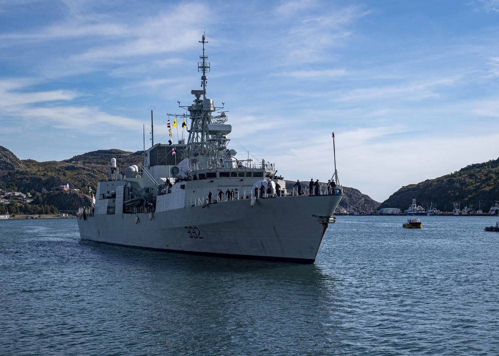 HMCS Ville De Quebec Enters St. John's
