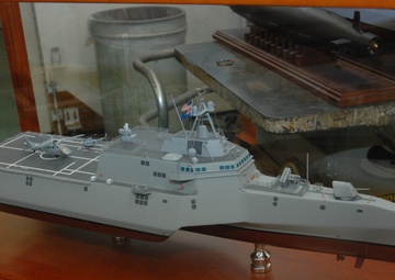 Carderock plays role in US gift of a Navy ship model to Australian prime minister