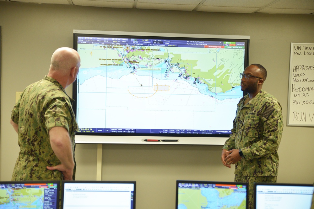 U.S. Fleet Forces Commander Tours CSCSU Great Lakes OS A School