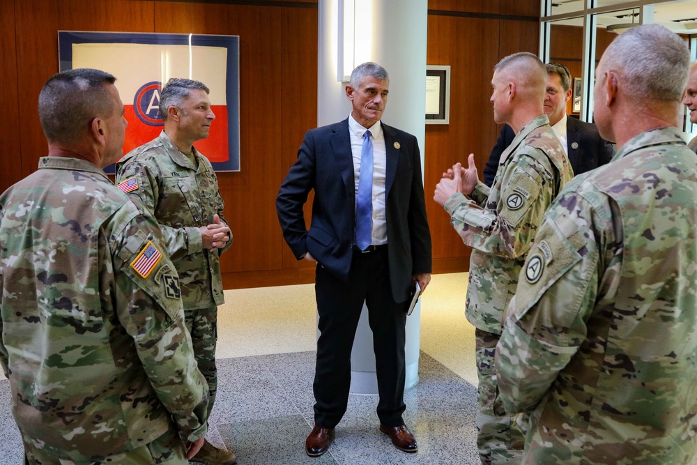 University of South Carolina President visits Patton Hall