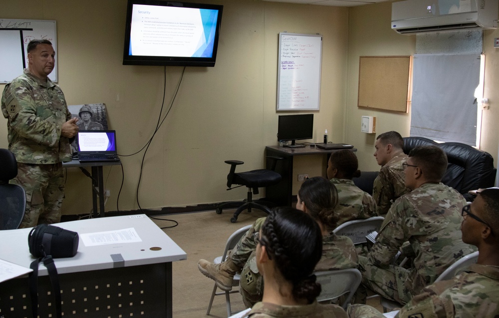 368th Public Affairs Detachment Soldiers Exchange Knowledge while Deployed