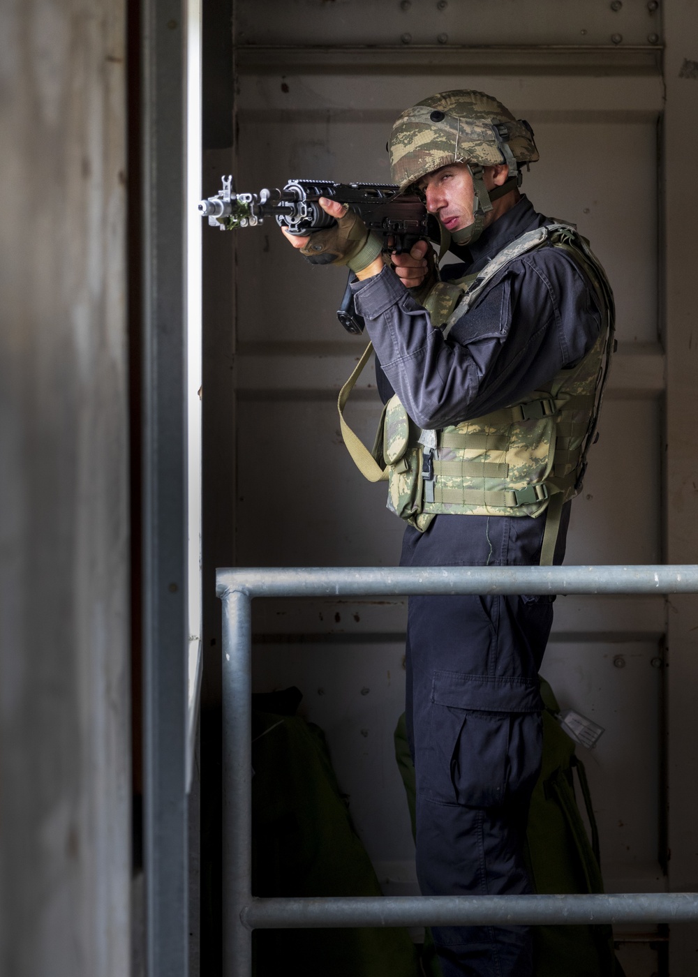 Saber Junction 19: soldiers assume defensive positions